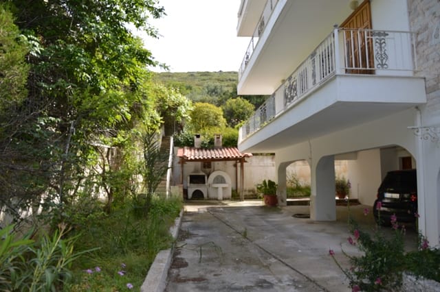 Anavyssos country villa